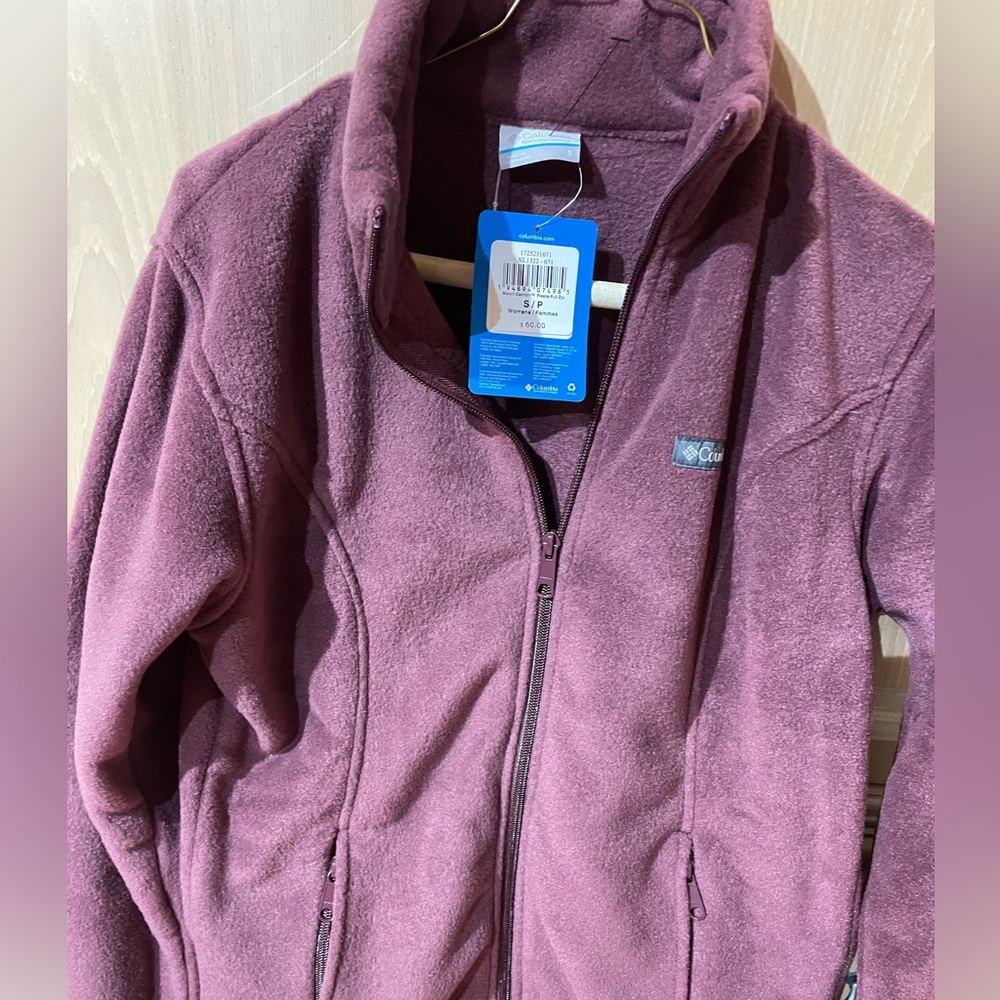 Maroon fleece jacket with pockets